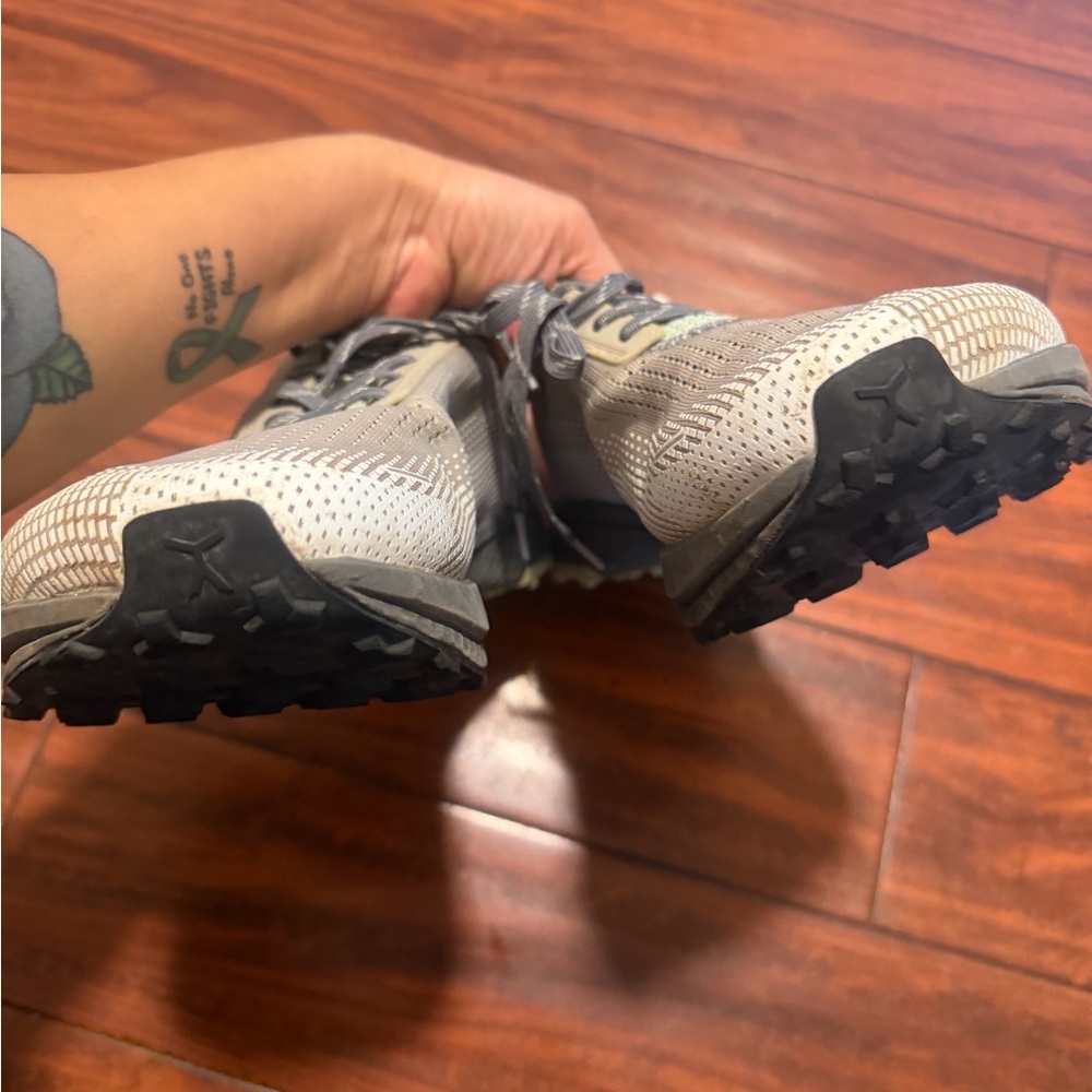 Flux Light Gray Athletic Running Shoes for Men - Picture 7 of 12